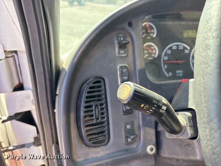 image for item EA7578 2007 Freightliner Business Class M2 fuel truck