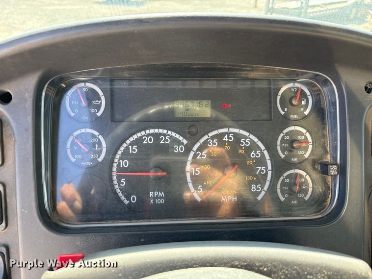 image for item EA7578 2007 Freightliner Business Class M2 fuel truck