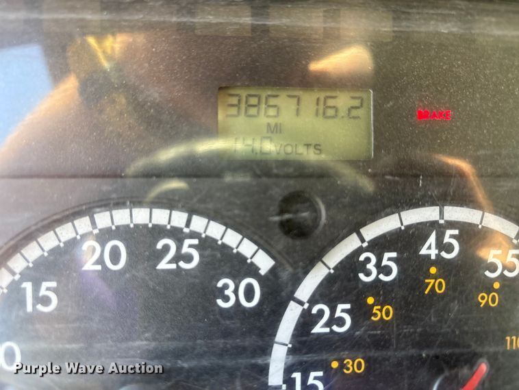 image for item EA7578 2007 Freightliner Business Class M2 fuel truck