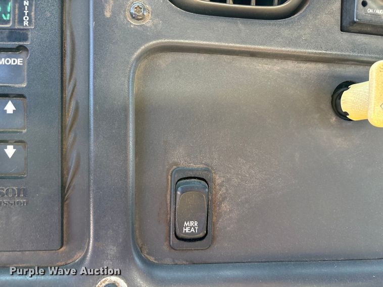 image for item EA7578 2007 Freightliner Business Class M2 fuel truck