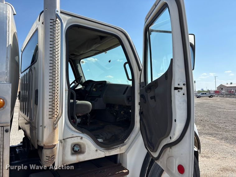image for item EA7578 2007 Freightliner Business Class M2 fuel truck