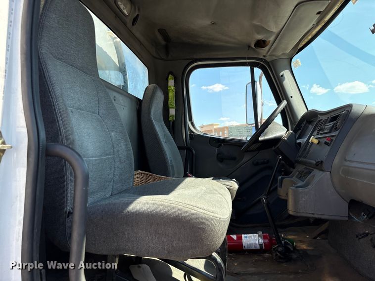 image for item EA7578 2007 Freightliner Business Class M2 fuel truck