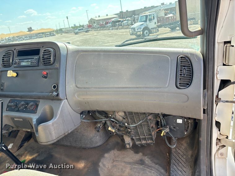 image for item EA7578 2007 Freightliner Business Class M2 fuel truck