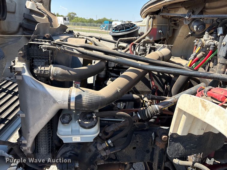 image for item EA7578 2007 Freightliner Business Class M2 fuel truck