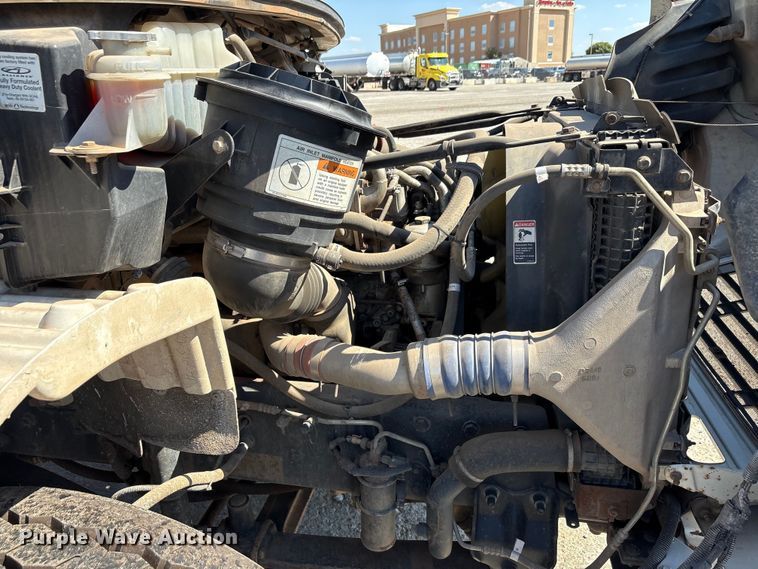 image for item EA7578 2007 Freightliner Business Class M2 fuel truck