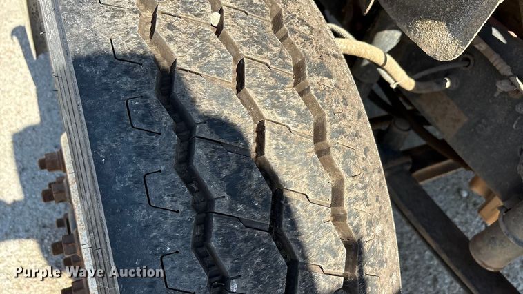 image for item EA7578 2007 Freightliner Business Class M2 fuel truck