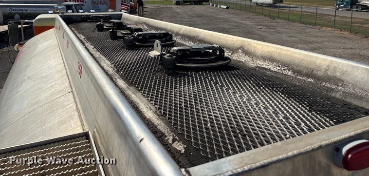 image for item EA7579 2011 Peterbilt 337 fuel truck