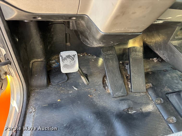 image for item EA7579 2011 Peterbilt 337 fuel truck