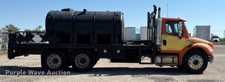 image for item EA7580 2006 Freightliner Business Class M2 flatbed truck