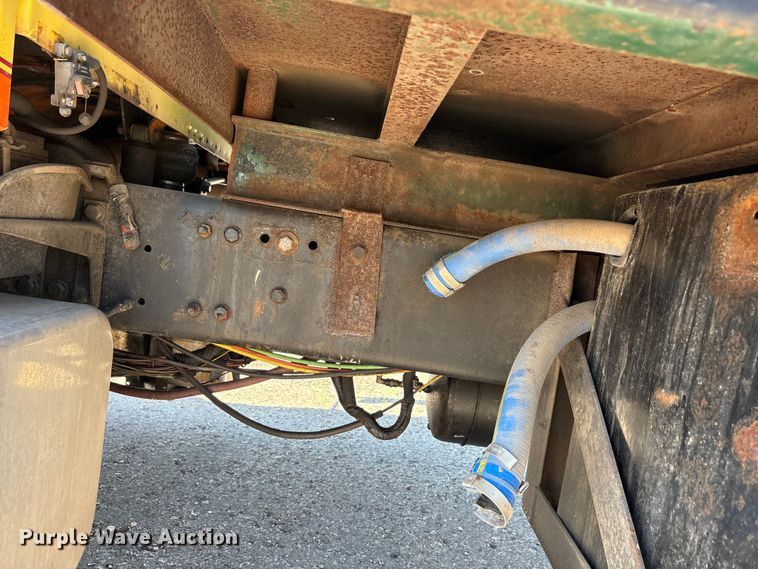 image for item EA7580 2006 Freightliner Business Class M2 flatbed truck