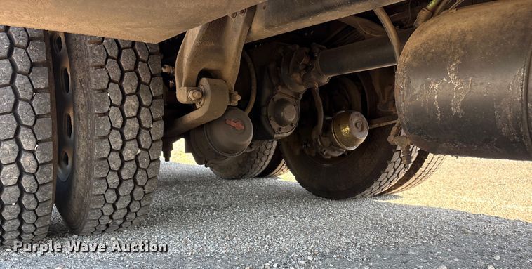 image for item EA7580 2006 Freightliner Business Class M2 flatbed truck