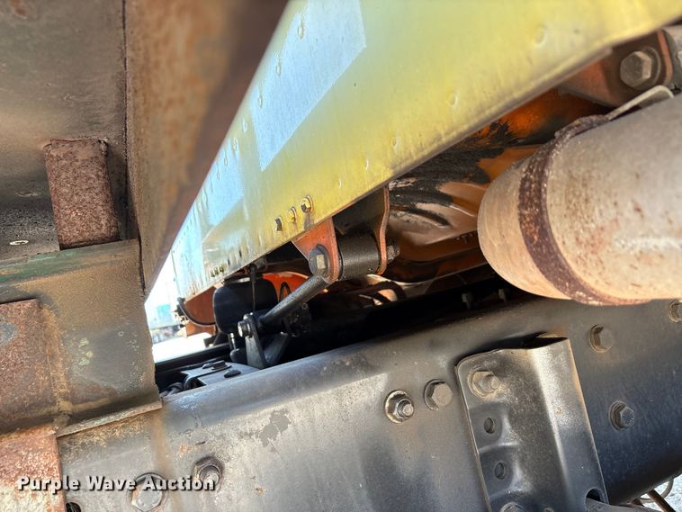 image for item EA7580 2006 Freightliner Business Class M2 flatbed truck