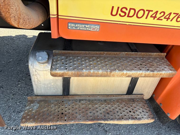 image for item EA7580 2006 Freightliner Business Class M2 flatbed truck