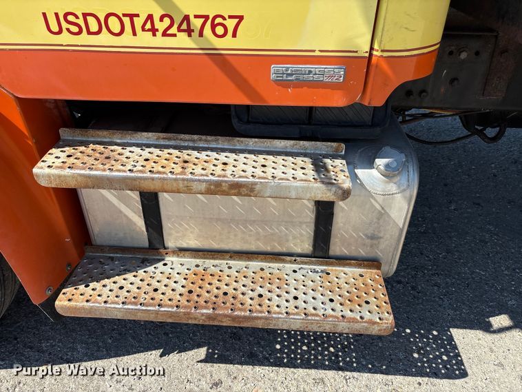 image for item EA7580 2006 Freightliner Business Class M2 flatbed truck