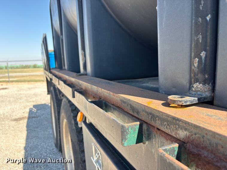 image for item EA7580 2006 Freightliner Business Class M2 flatbed truck