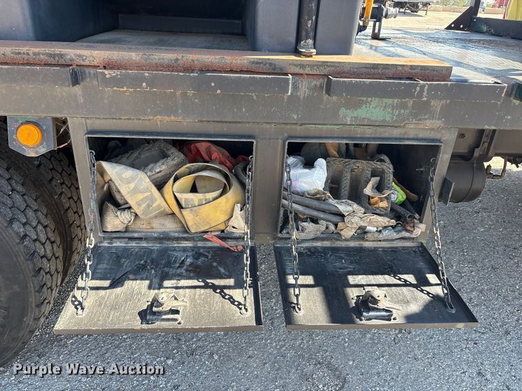 image for item EA7580 2006 Freightliner Business Class M2 flatbed truck