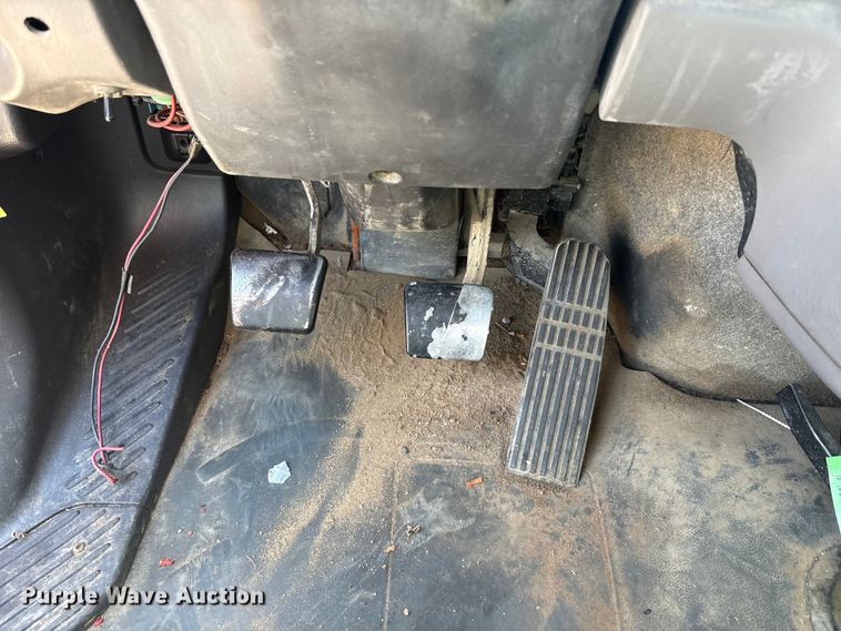 image for item EA7580 2006 Freightliner Business Class M2 flatbed truck