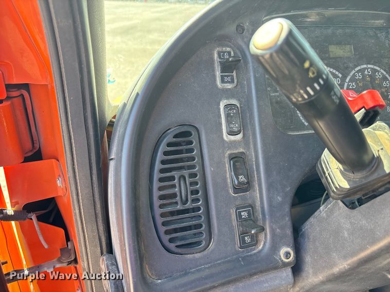 image for item EA7580 2006 Freightliner Business Class M2 flatbed truck