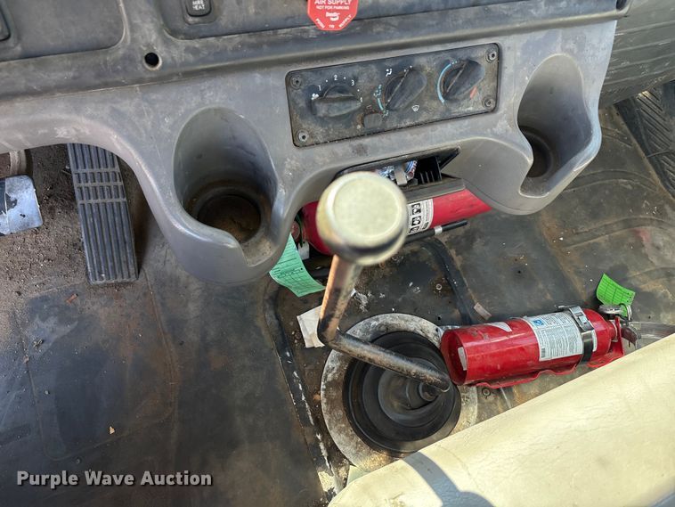 image for item EA7580 2006 Freightliner Business Class M2 flatbed truck