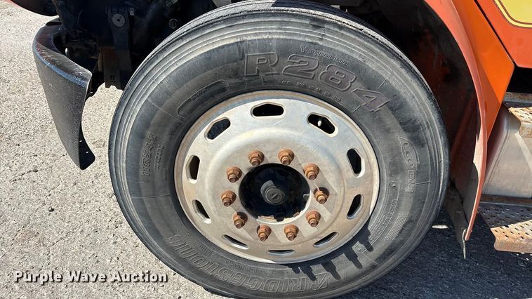 image for item EA7580 2006 Freightliner Business Class M2 flatbed truck