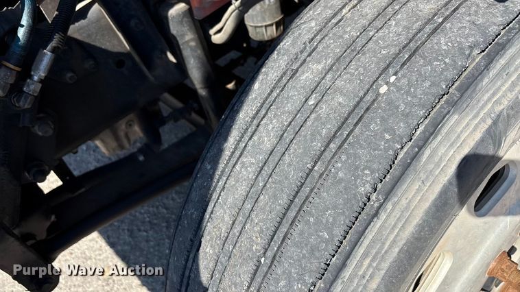 image for item EA7580 2006 Freightliner Business Class M2 flatbed truck