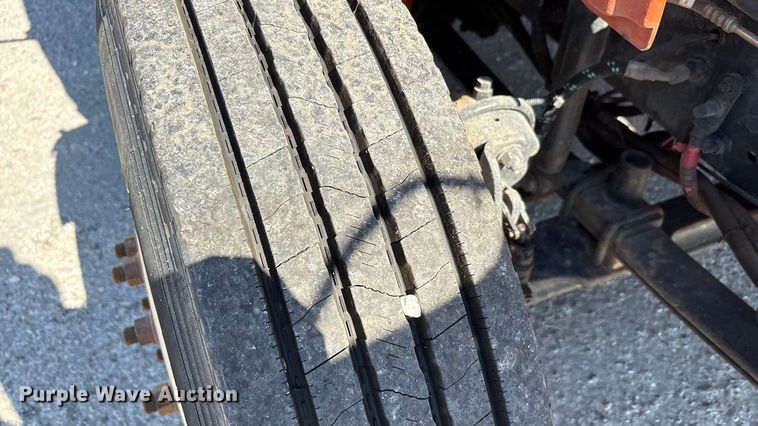 image for item EA7580 2006 Freightliner Business Class M2 flatbed truck