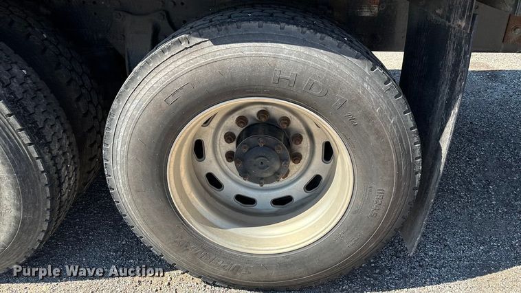 image for item EA7580 2006 Freightliner Business Class M2 flatbed truck