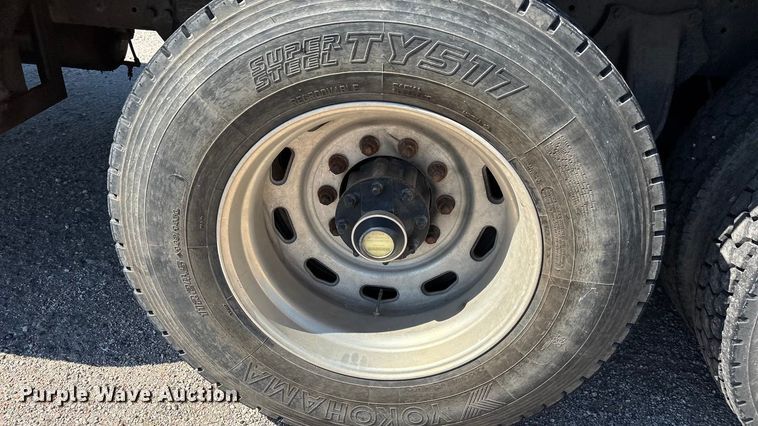 image for item EA7580 2006 Freightliner Business Class M2 flatbed truck