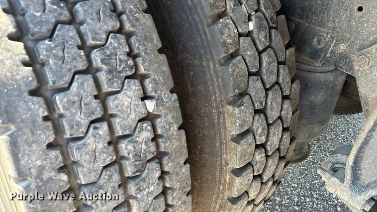 image for item EA7580 2006 Freightliner Business Class M2 flatbed truck