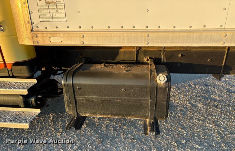 image for item EA7581 2007 Freightliner Business Class M2 box truck