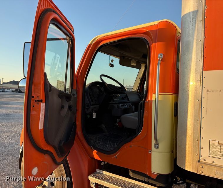 image for item EA7581 2007 Freightliner Business Class M2 box truck