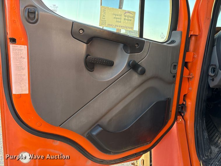 image for item EA7581 2007 Freightliner Business Class M2 box truck