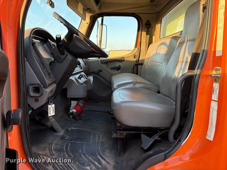 image for item EA7581 2007 Freightliner Business Class M2 box truck