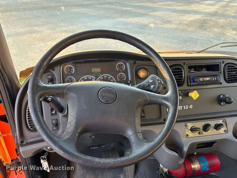 image for item EA7581 2007 Freightliner Business Class M2 box truck