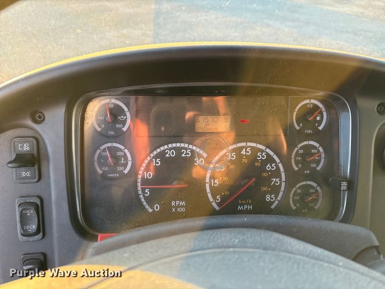 image for item EA7581 2007 Freightliner Business Class M2 box truck