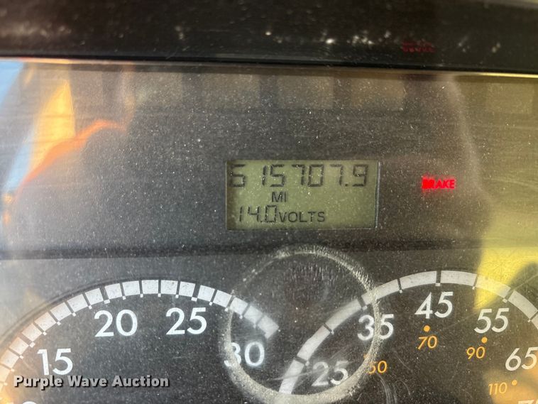 image for item EA7581 2007 Freightliner Business Class M2 box truck