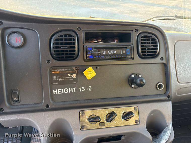 image for item EA7581 2007 Freightliner Business Class M2 box truck