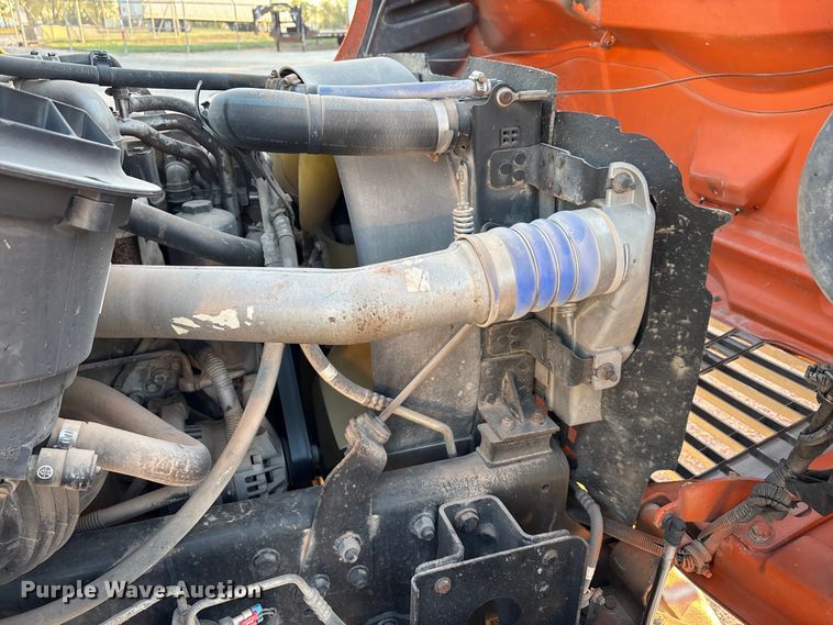 image for item EA7581 2007 Freightliner Business Class M2 box truck