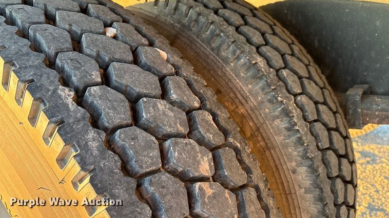 image for item EA7581 2007 Freightliner Business Class M2 box truck