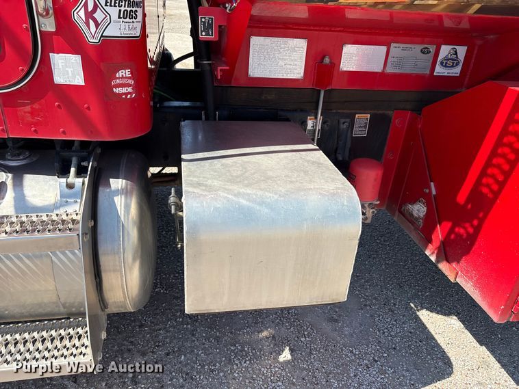 image for item EA7582 2009 Peterbilt 335 fuel truck