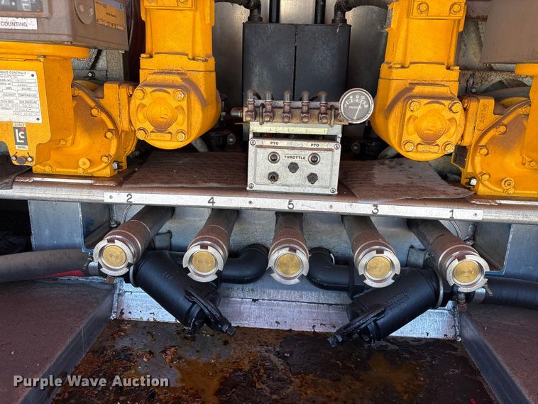 image for item EA7582 2009 Peterbilt 335 fuel truck