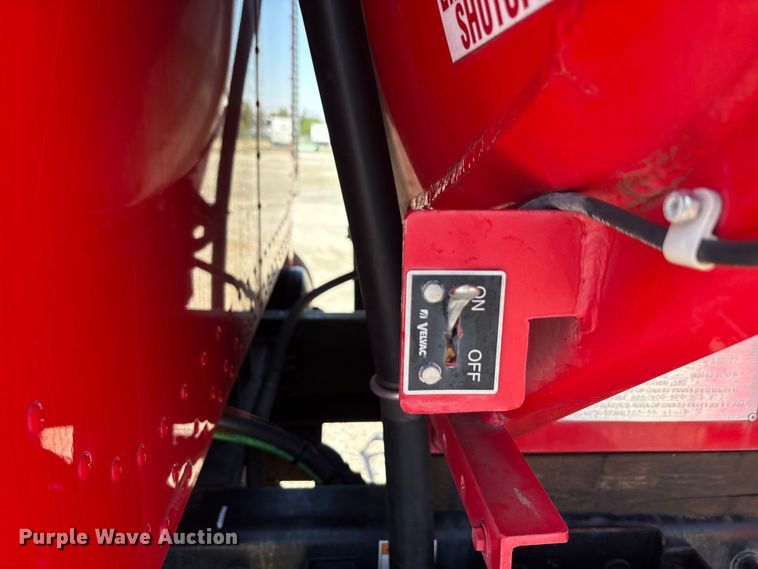 image for item EA7582 2009 Peterbilt 335 fuel truck