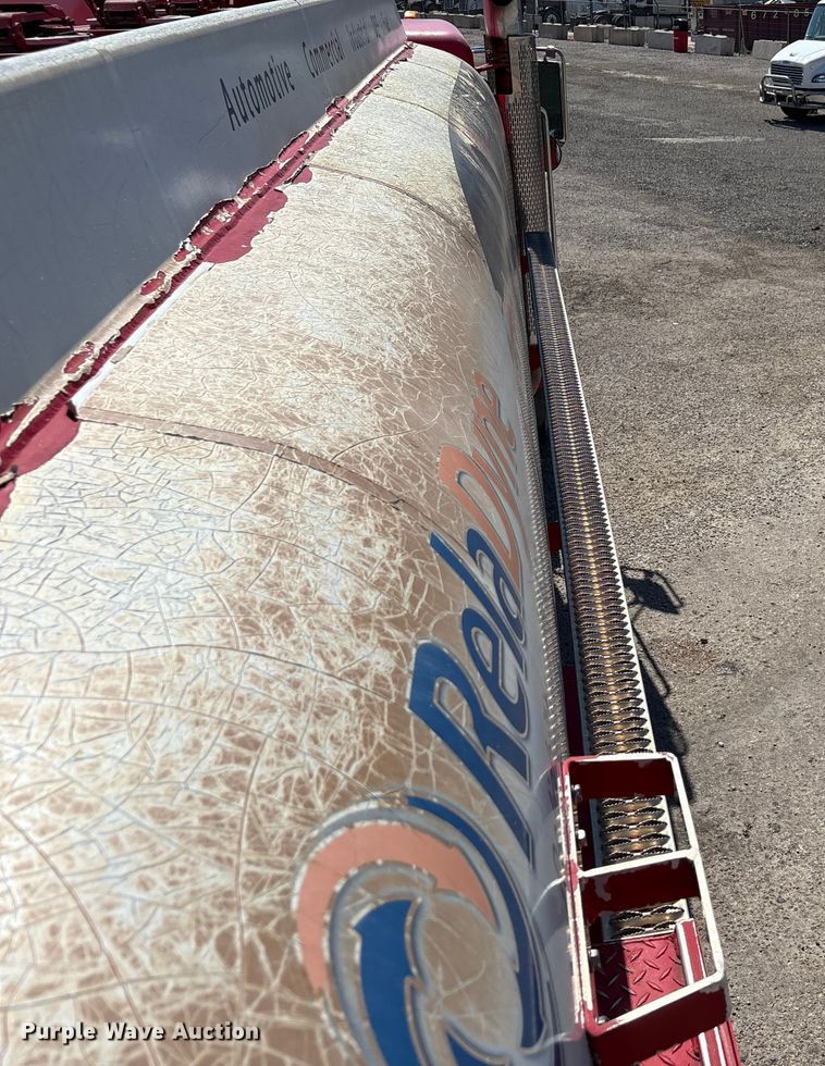 image for item EA7582 2009 Peterbilt 335 fuel truck