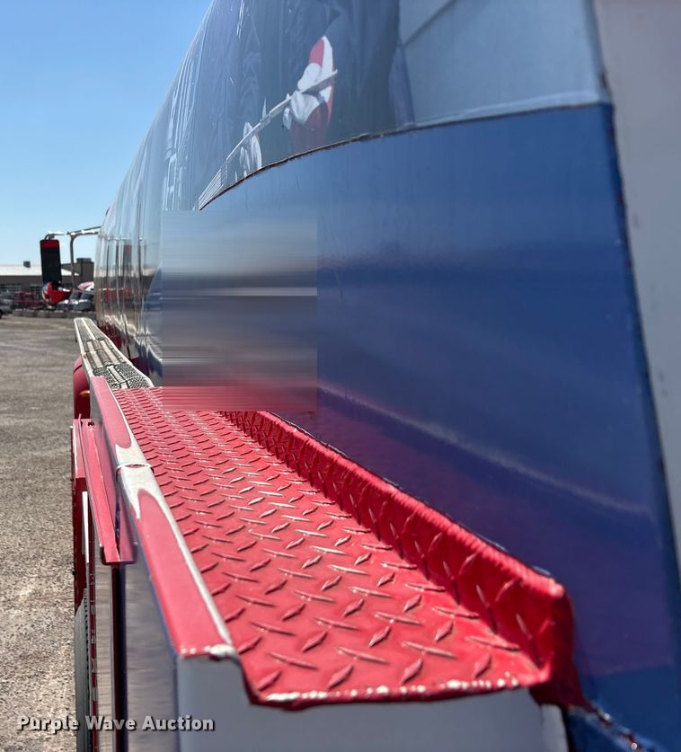 image for item EA7582 2009 Peterbilt 335 fuel truck