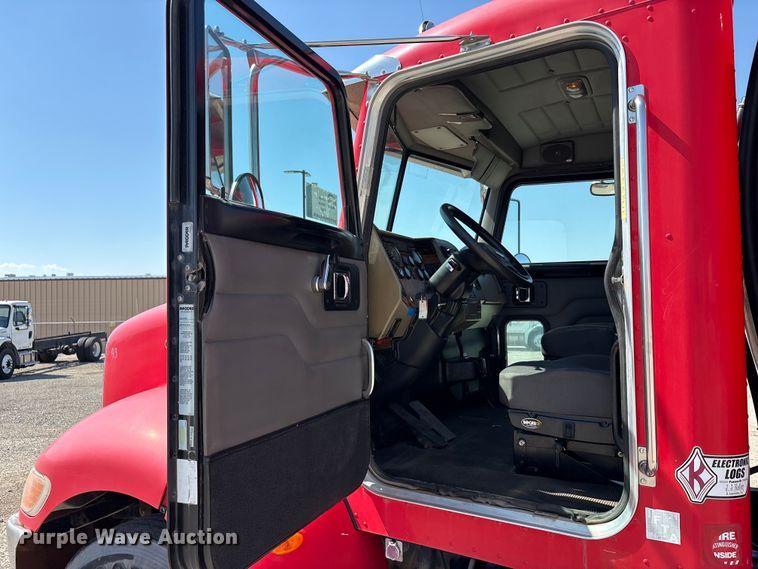 image for item EA7582 2009 Peterbilt 335 fuel truck