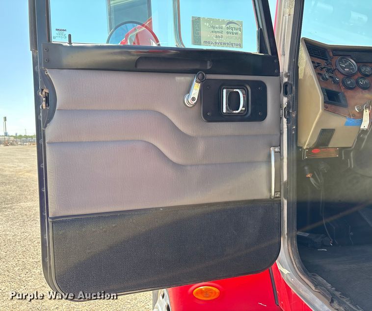 image for item EA7582 2009 Peterbilt 335 fuel truck