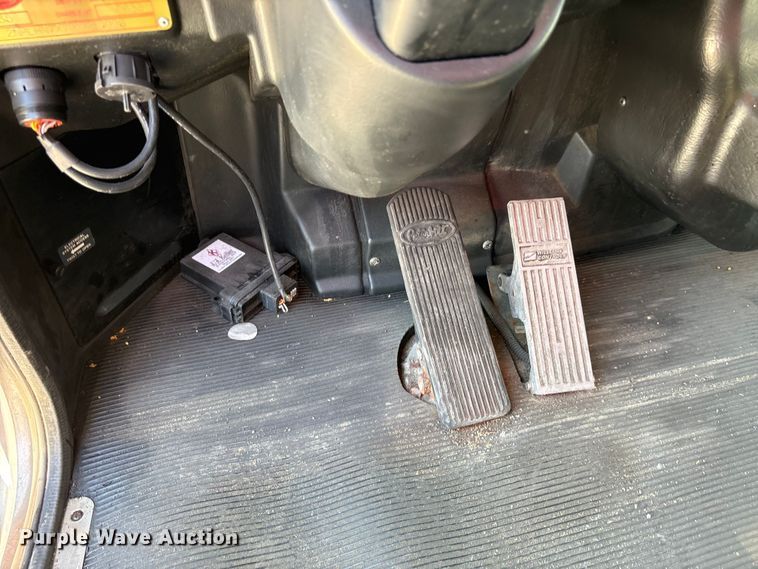 image for item EA7582 2009 Peterbilt 335 fuel truck