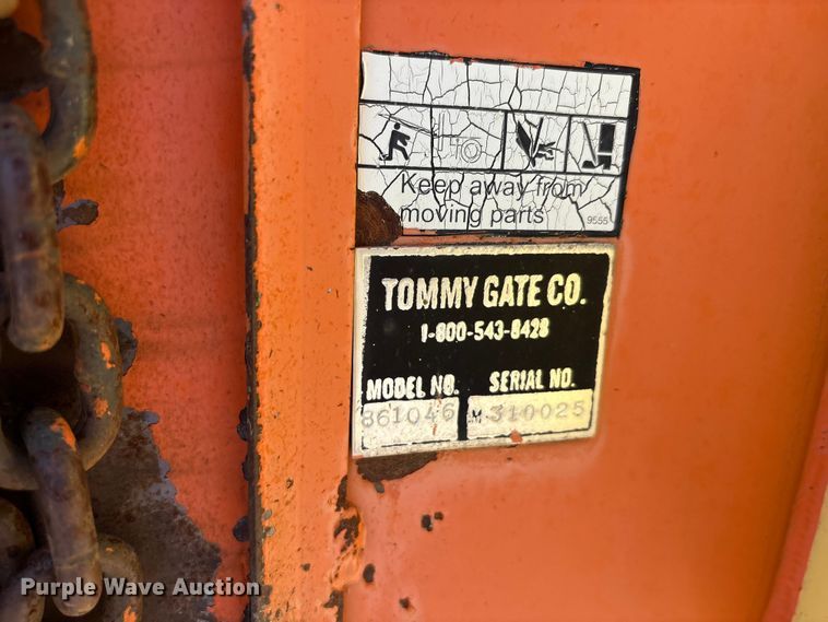 image for item EA7583 2002 Freightliner FL70 fuel truck