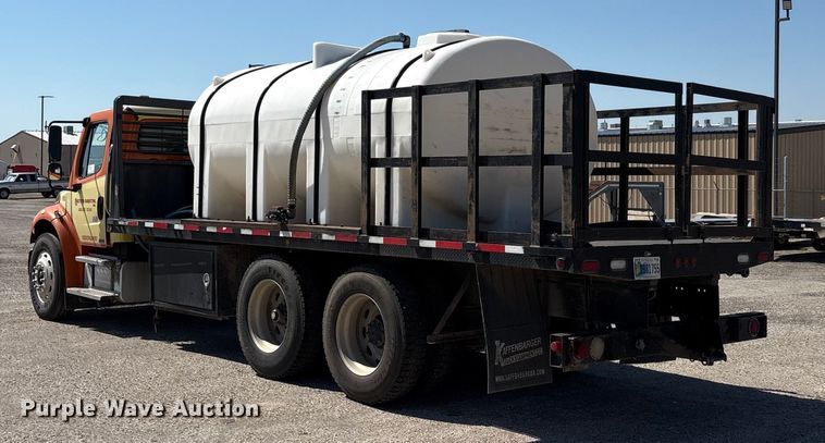 image for item EA7584 2005 Freightliner Business Class M2  flatbed truck