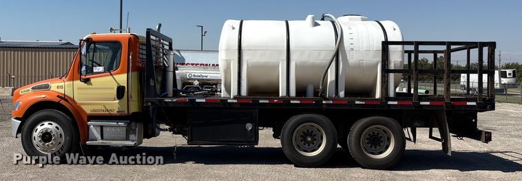 image for item EA7584 2005 Freightliner Business Class M2  flatbed truck